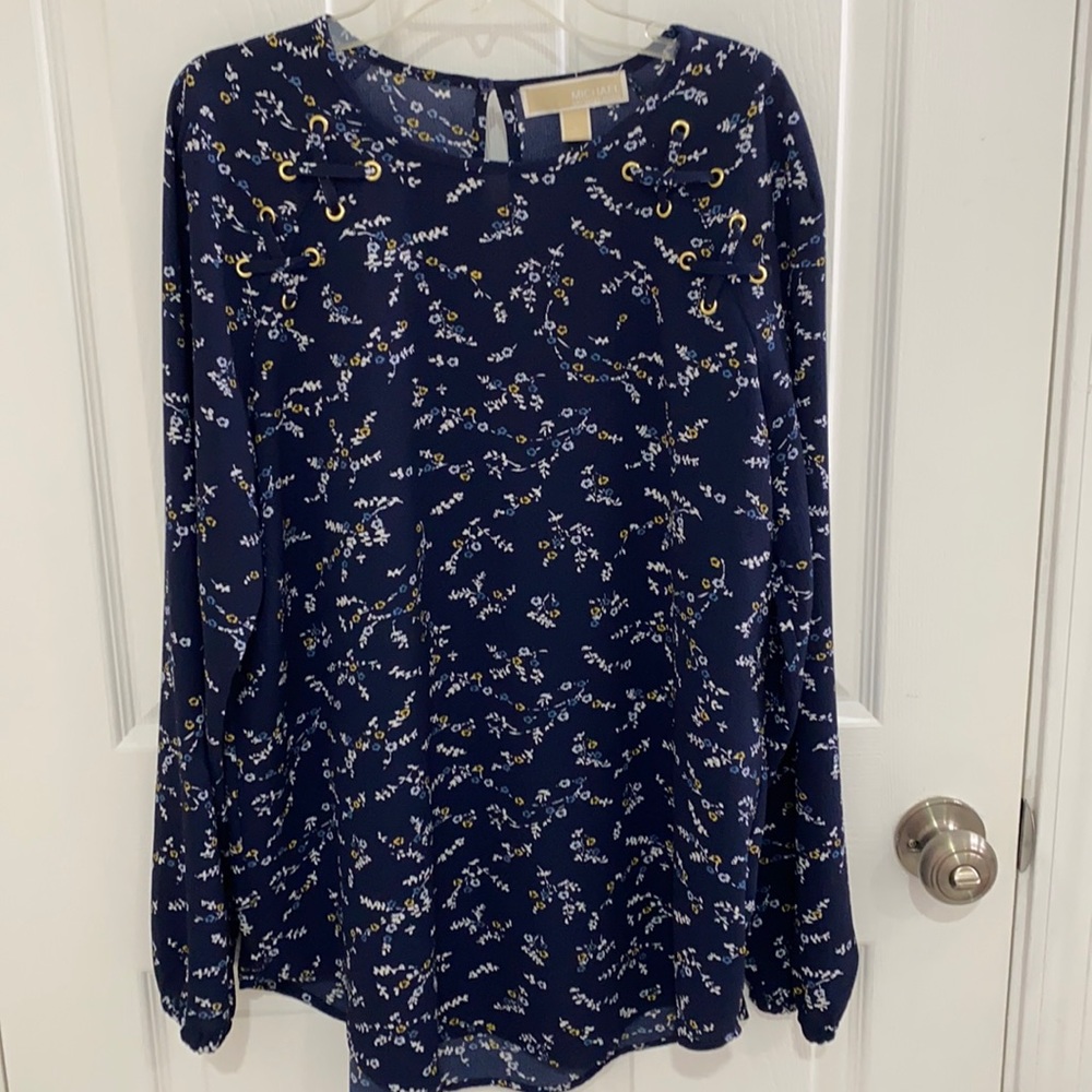 EUC Michael Kors Navy Floral blouse with gold accent ties L
